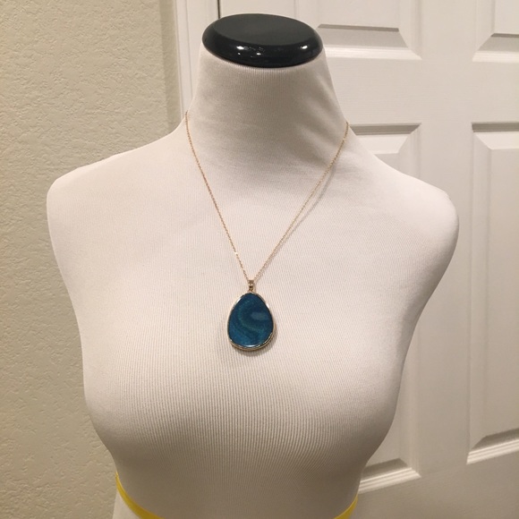 Blue Quartz Stone Pendant Goldtone Chain - Picture 3 of 5